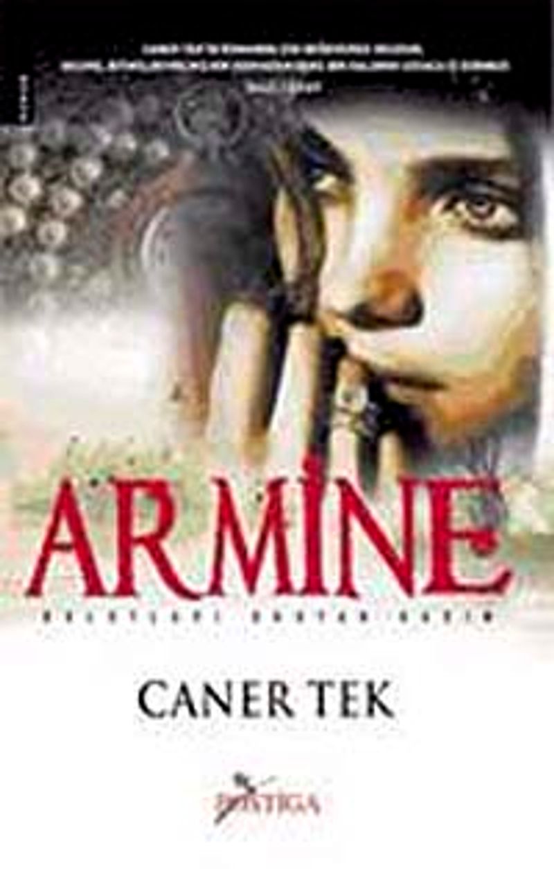 Armine Bulutları Okuyan Kadın kitap kapağı