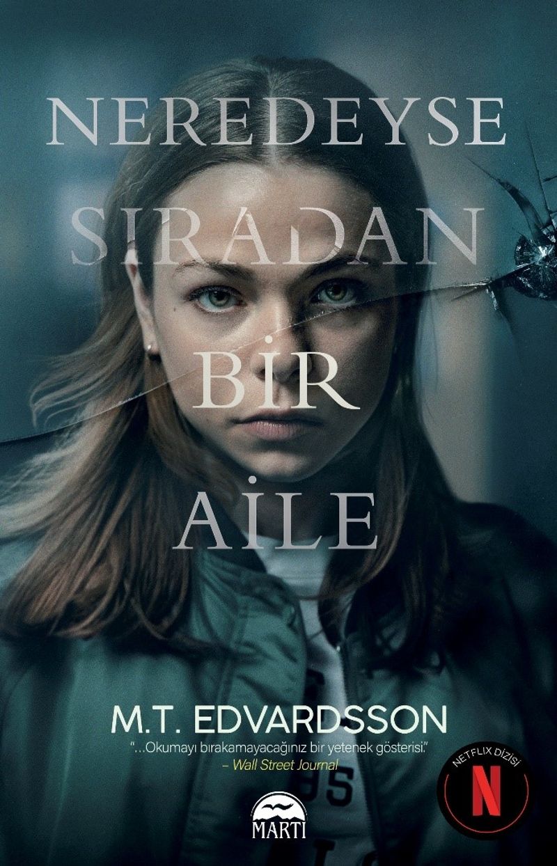 Neredeyse Sıradan Bir Aile kitap kapağı