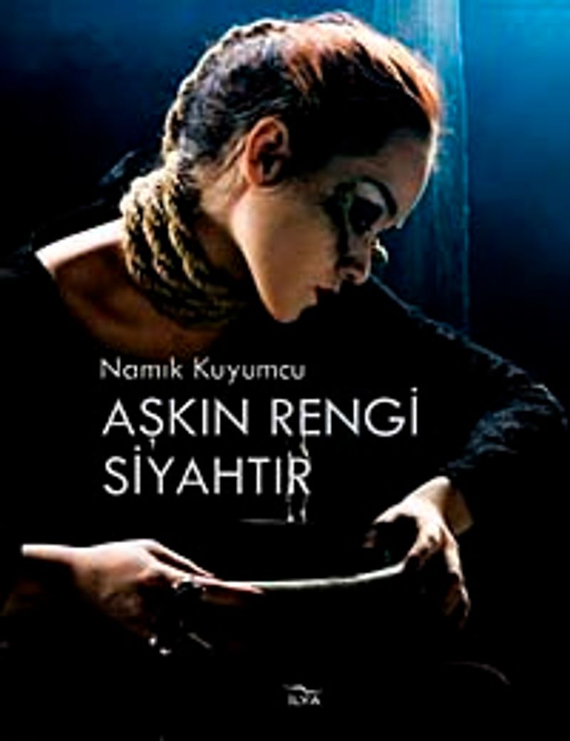 Aşkın Rengi Siyahtır kitap kapağı