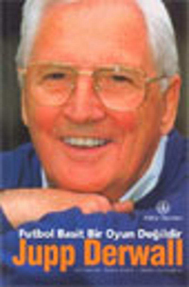 Futbol Basit Bir Oyun Değildir kitap kapağı